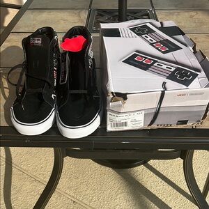 Nintendo SK8-Hi Reissue Sneakers size 13